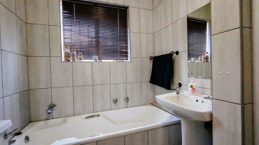 To Let 2 Bedroom Property for Rent in Vaalpark Free State